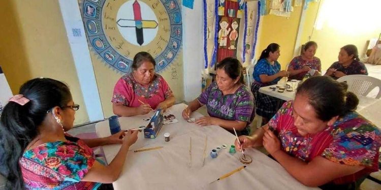 Lideresas de Santo Domingo Xenacoj profundizan en el significado de los nahuales y la cosmovisión maya