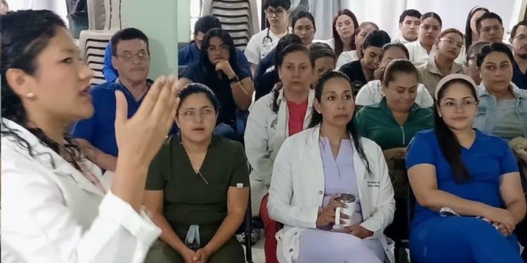 Capacitación impulsa una mejor atención clínica para la niñez en Jalapa