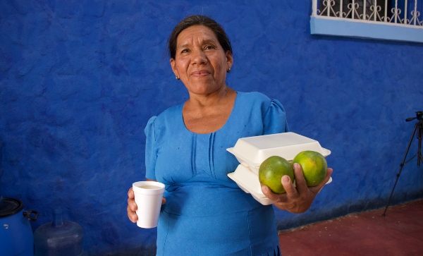 Elvira García encuentra apoyo y nutrición diaria en el Comedor Social del MIDES en Camotán