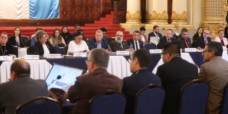 Autoridades del MCD participan en reunión del CONADUR que abordó avances y prioridades para el desarrollo del país