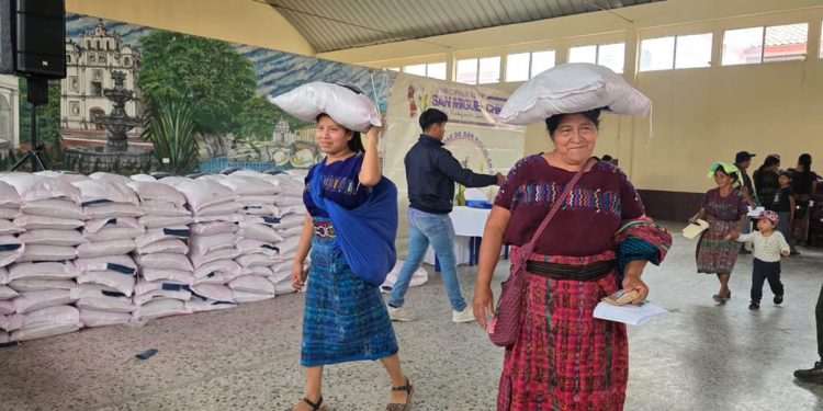Entregan insumos a familias agricultoras para fortalecer la producción de alimentos