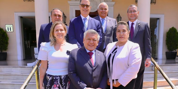 Misión diplomática de Guatemala en Perú aborda oportunidades de cooperación con la Universidad César Vallejo