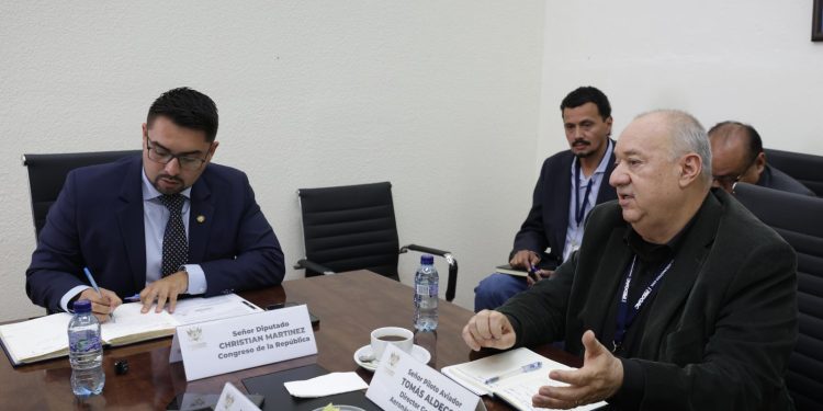 Buscan ampliar la conectividad aérea de Huehuetenango