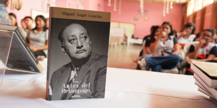 Editorial Cultura acerca la obra de Miguel Ángel Asturias a estudiantes de Chiquimula