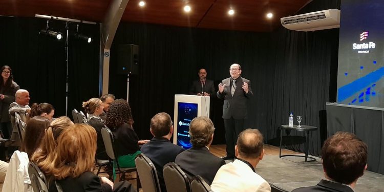 Misión diplomática promueve los atractivos turísticos y comerciales de Guatemala en foro de negocios en Rosario, Argentina