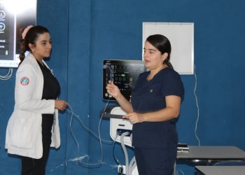 Salubristas del Hospital de Huehuetenango amplían conocimientos sobre ventilación mecánica