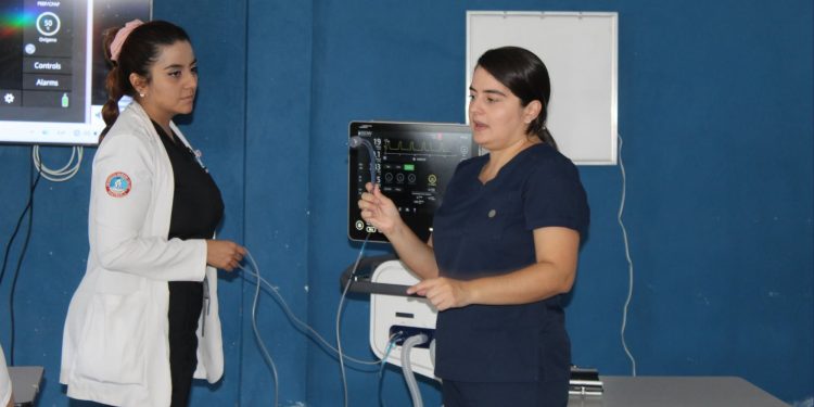 Salubristas del Hospital de Huehuetenango amplían conocimientos sobre ventilación mecánica