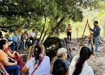 Promueven conservación de suelos y recursos hídricos en Santa Cruz El Chol