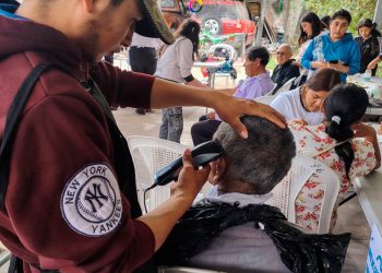 Jóvenes del Centro de Formación Quédate comparten sus conocimientos con adultos mayores en Huehuetenango