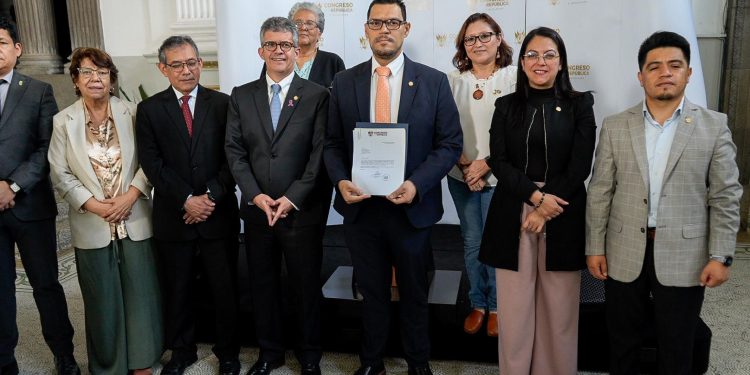 Ley para reducir el consumo de grasas dañinas desde la niñez