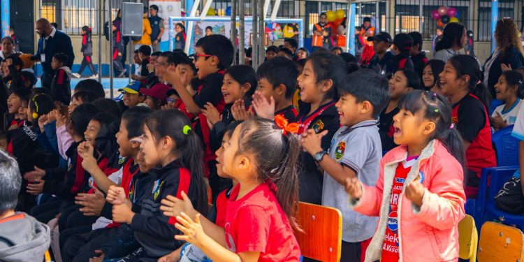 Niñas y niños aprenden a prepararse ante emergencias y desastres en Quetzaltenango