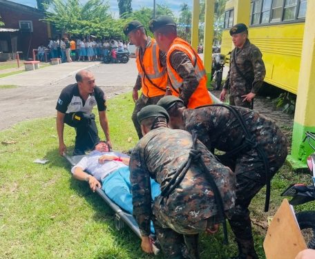 Centro educativo promueve la prevención con simulacro de sismo