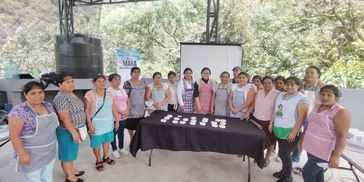 Promotoras del CADER en San Antonio Huista aprenden procesamiento de lácteos y asociatividad