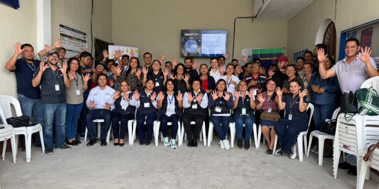 Instituciones comparten experiencias para fortalecer la atención a familias de Jalapa