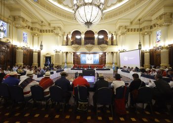 Gobierno aborda avances y desafíos del derecho a la salud con autoridades indígenas ancestrales