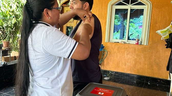 Brigadas de salud en Morales, Izabal, aplican cerca de 400 dosis contra el sarampión