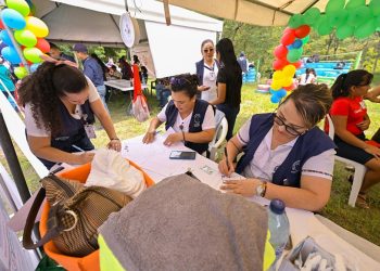 Desarrollan jornada de salud Mano a Mano en Jocotán durante declaración del área Ch’ortí libre de de pisos de tierra
