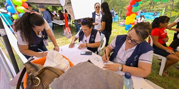 Desarrollan jornada de salud Mano a Mano en Jocotán durante declaración del área Ch’ortí libre de de pisos de tierra