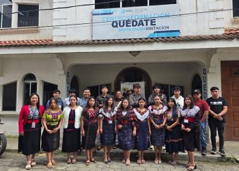 Jóvenes de Quédate comparten con orgullo la gastronomía y las tradiciones de Sololá