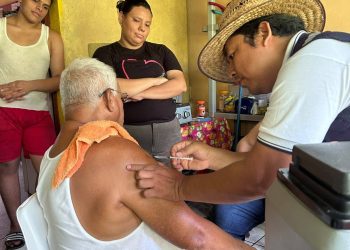 Centro de Salud de Puerto Barrios aplica más de 2,500 dosis contra el sarampión en dos semanas del Plan de Intensificación