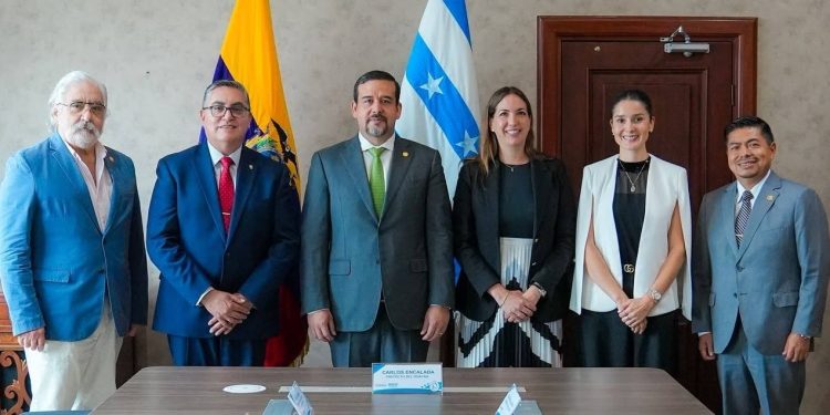 Guatemala impulsa cooperación y oportunidades comerciales en Guayaquil