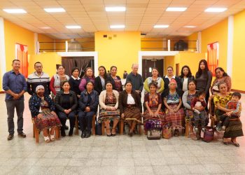 En San Cristóbal Totonicapán comparten experiencias sobre salud y pertinencia cultural