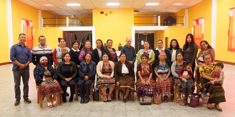 En San Cristóbal Totonicapán comparten experiencias sobre salud y pertinencia cultural