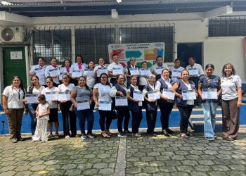 Colaboradores comunitarios de Escuintla completan seis meses de formación sobre tuberculosis