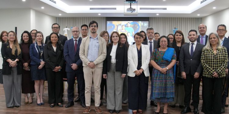 Gobierno presenta portafolio de 24 iniciativas para el desarrollo socioeconómico de Guatemala