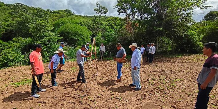 Agricultores de Zacapa son capacitados en el programa Suelos y Agua para el Futuro