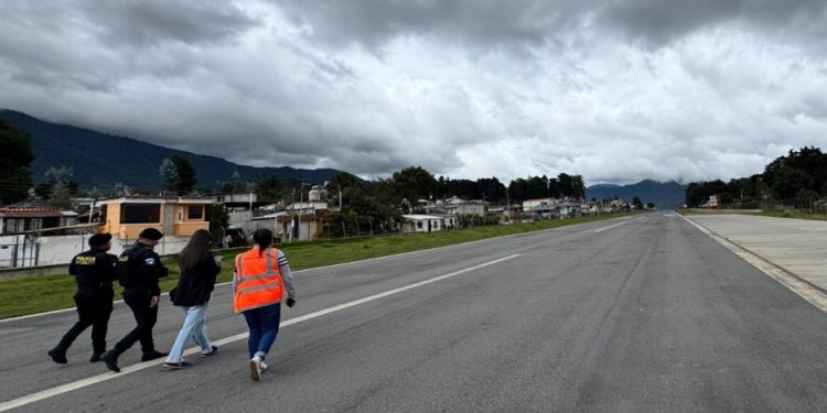 DGAC fortalece conocimientos de la PNC sobre seguridad e infraestructura de aeródromos