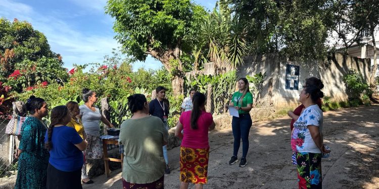 Familias jutiapanecas asisten a talleres de emprendimiento y elaboración de artesanías