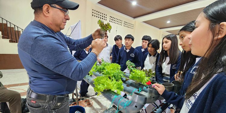 Capacitan a jóvenes de San Marcos en producción de hortalizas
