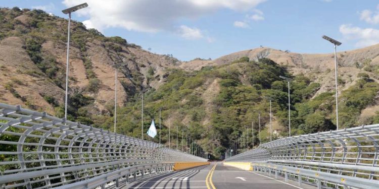 CIV concreta 24 proyectos viales en 13 departamentos del país