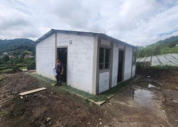 Familias de Santa Apolonia recibieron las llaves de sus nuevos hogares