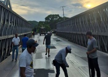 Habilitan paso vehicular en el puente Santiago en Gualán, Zacapa