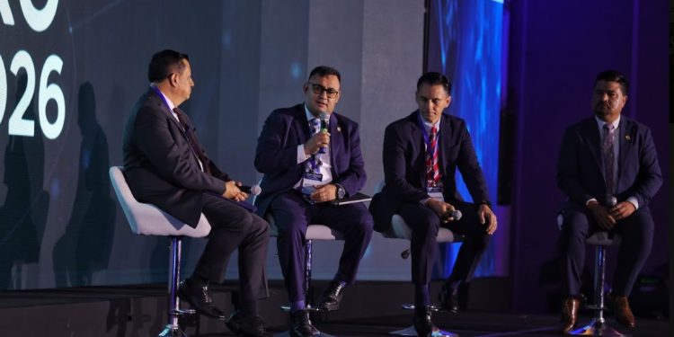 Se evalúan reformas al transporte terrestre y la aviación civil para mejorar la conectividad del país