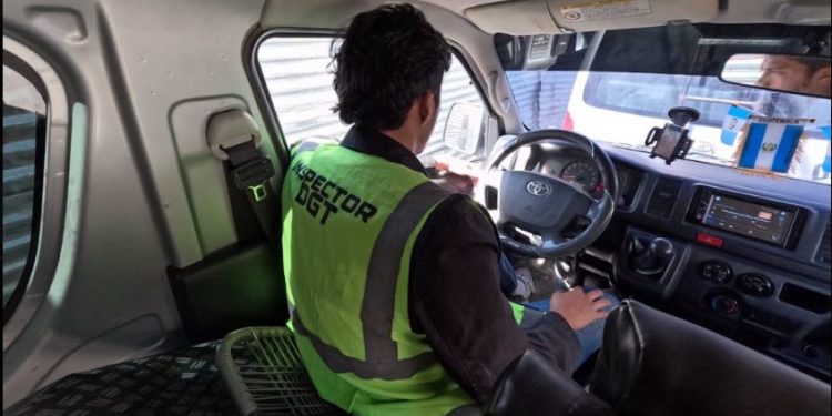 Verifican unidades de transporte en Quetzaltenango