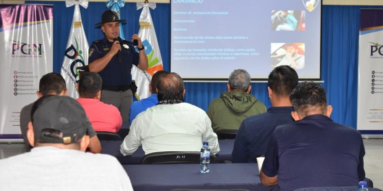 Trabajadores de la Procuraduría General de la Nación son capacitados para una conducción más segura