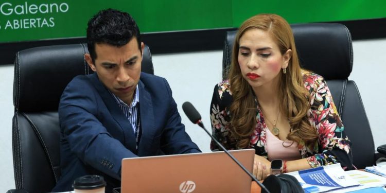 DGT entrega informe sobre acciones contra cobros no autorizados en el transporte extraurbano