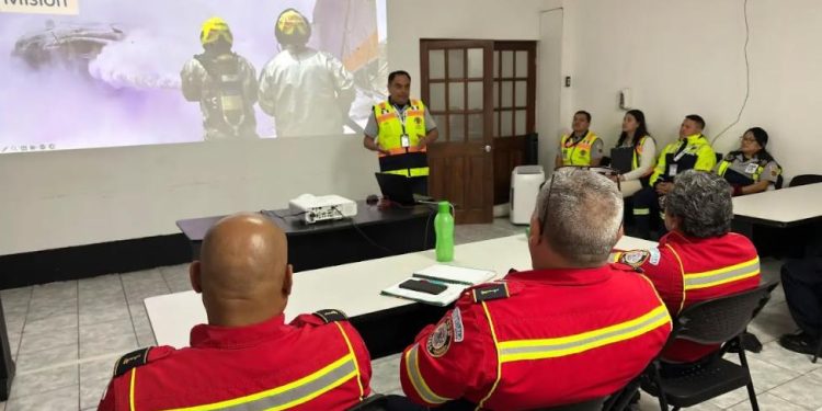 Aeropuerto La Aurora capacita a instituciones de apoyo en atención de emergencias