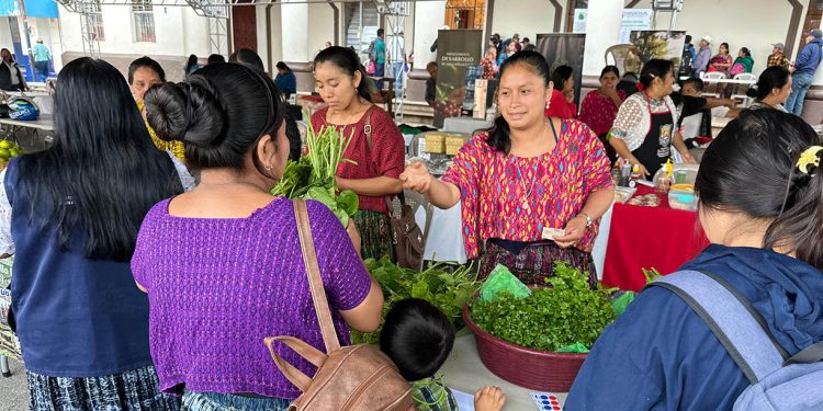Celebran la Feria del Agricultor en San Pedro Carchá