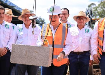Colocan la primera piedra de la nueva residencia estudiantil femenina de la ENCA