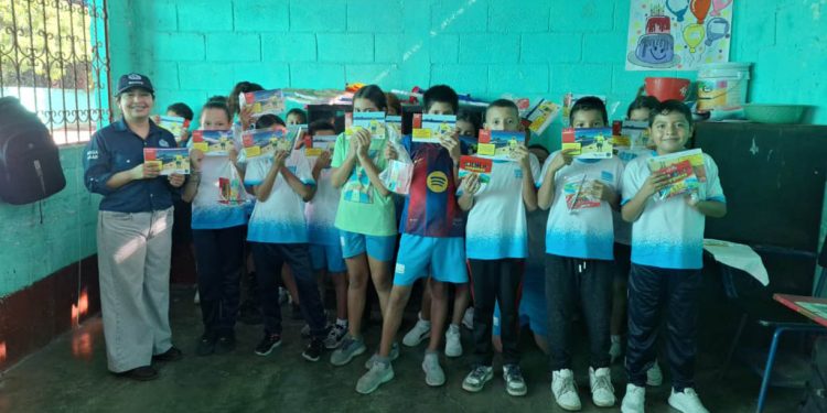Estudiantes conocen los beneficios del consumo de pescado