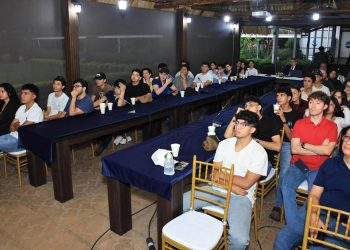 Estudiantes landivarianos conocen herramientas agroclimáticas y técnicas para el manejo del agua