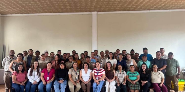 Personal salubrista del área norte de Petén se especializa en diagnóstico de la enfermedad de Chagas