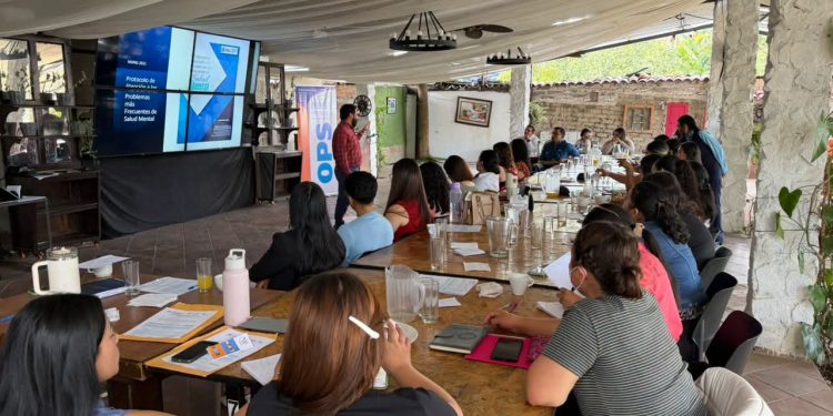 En Jalapa desarrollan acciones para promover el cuidado de la salud mental en servicios, escuelas y comunidades