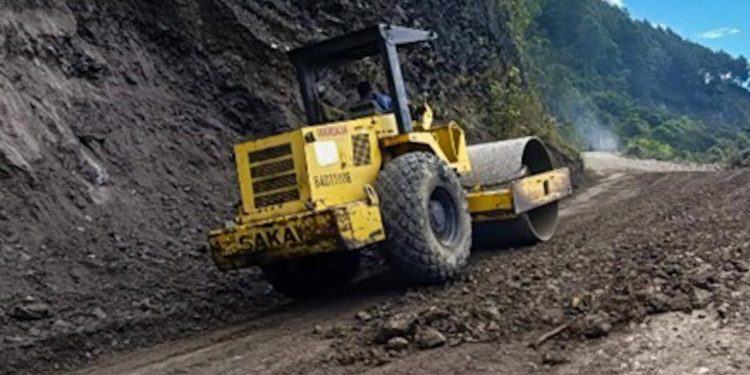 Continúa mejoramiento de carretera que conecta comunidades de Chicamán y Uspantán, Quiché