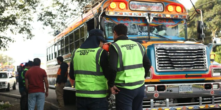 Estas son las razones por las que la DGT puede cancelar una licencia de transporte extraurbano