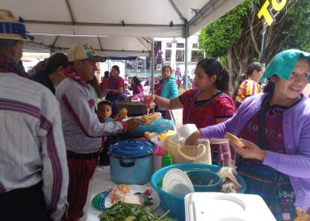 Feria del Agricultor una puerta del comercio justo en Huehuetenango